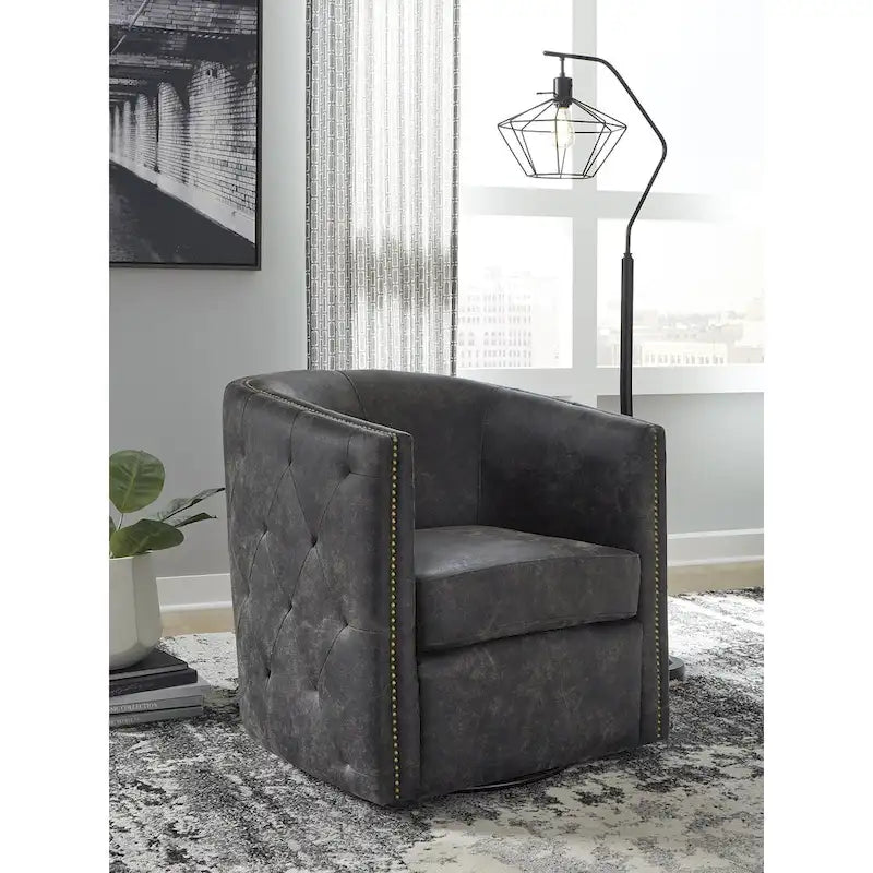 Chaise de bureau noire pivotante vieillie