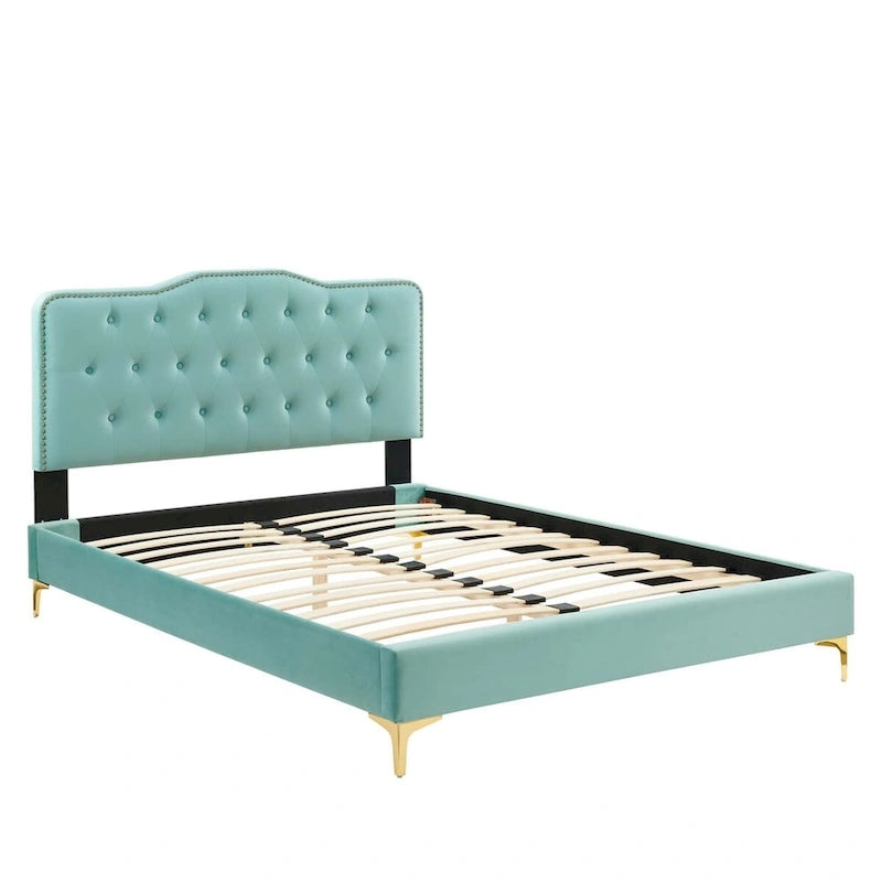 Lit plateforme simple en velours de performance touffeté ambre