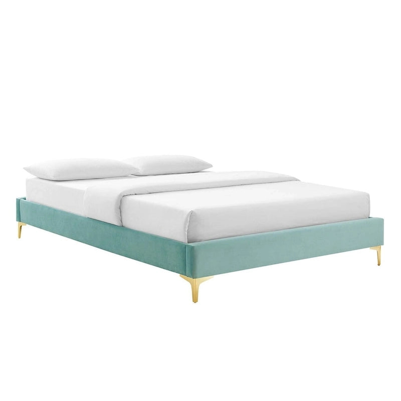 Lit plateforme simple en velours de performance touffeté ambre