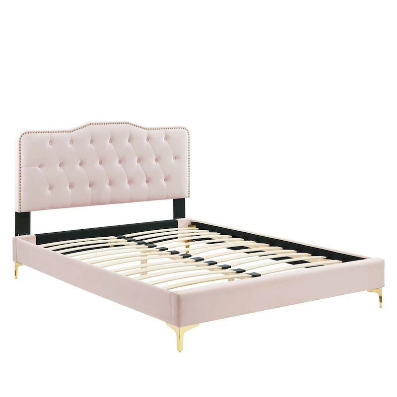 Lit plateforme simple en velours de performance touffeté ambre