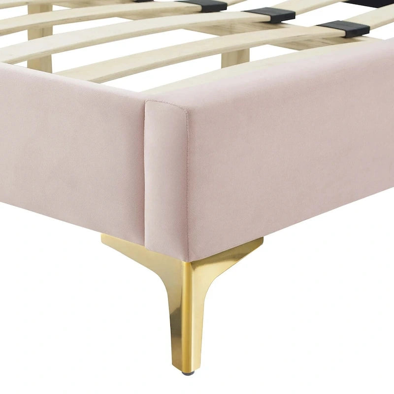 Lit plateforme simple en velours de performance touffeté ambre