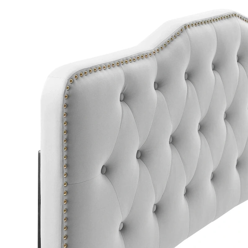 Lit plateforme simple en velours de performance touffeté ambre
